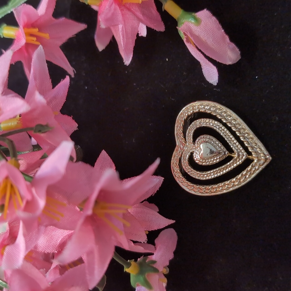 GERRY's Vintage Signed Elegant 3D Gold Triple Heart Brooch
